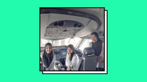 Весь женский экипаж наземный самолет в Саудовской Аравии. Не разрешено ездить из аэропорта.